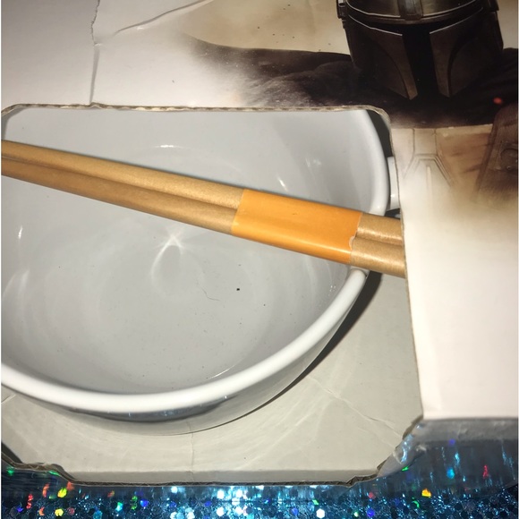Star Wars The Mandalorian ramen mug with chopsticks. New in box - Picture 2 of 7
